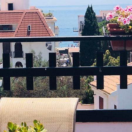 Sea View 2 Bedroom Vacation Apartment Giardini Naxos Dış mekan fotoğraf